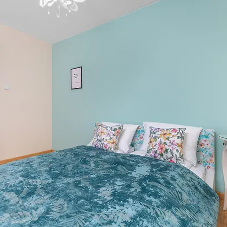 Seaside With Parking In By Renters Sopot